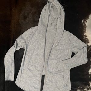 Maurices - enmotion light weight gray sweater. Pockets and thumb holes. SZ XL